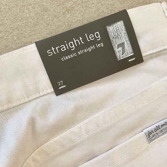 7 For All Mankind Denim - NWT! 7 For All Mankind | Straight Leg Mid-Rise Women's Jeans